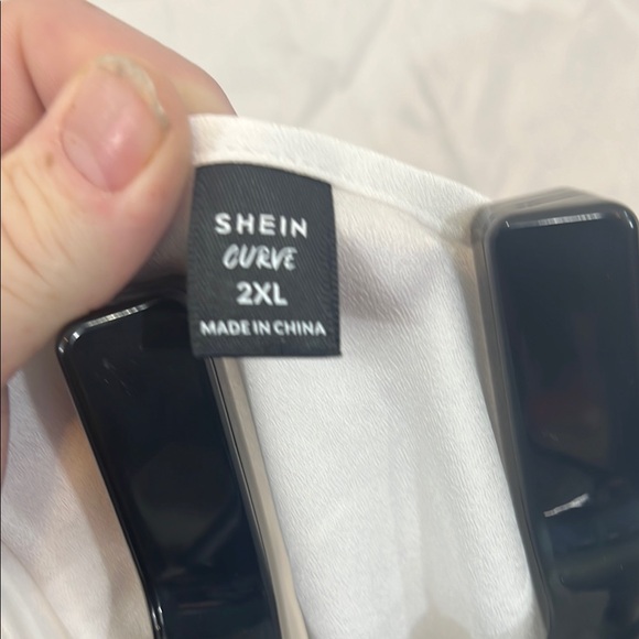 Elegant White Embroidered Women's Top - Picture 2 of 3